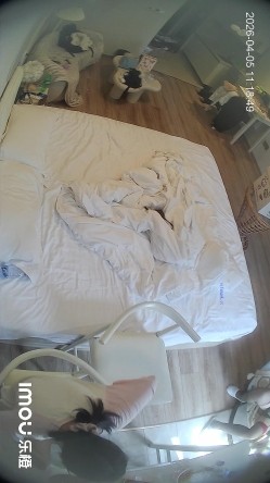 乐橙酒店高清偷拍一对大学生女同挺会玩的带着不少工具五花八门做爱 截图8