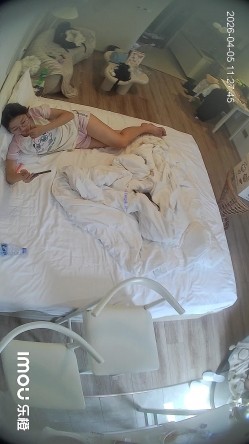 乐橙酒店高清偷拍一对大学生女同挺会玩的带着不少工具五花八门做爱 截图9