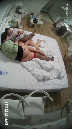 乐橙酒店高清偷拍一对大学生女同挺会玩的带着不少工具五花八门做爱 截图11
