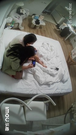 乐橙酒店高清偷拍一对大学生女同挺会玩的带着不少工具五花八门做爱 截图15