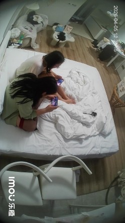 乐橙酒店高清偷拍一对大学生女同挺会玩的带着不少工具五花八门做爱 截图16