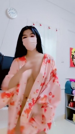 青春无敌，抖音风艺校美少女【杨晓花】定制福利，露脸露点，各种热门BGM裸舞 截图1