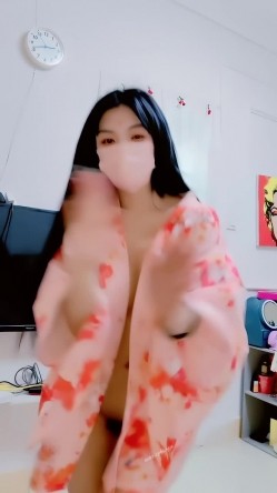 青春无敌，抖音风艺校美少女【杨晓花】定制福利，露脸露点，各种热门BGM裸舞 截图2