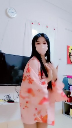 青春无敌，抖音风艺校美少女【杨晓花】定制福利，露脸露点，各种热门BGM裸舞 截图3