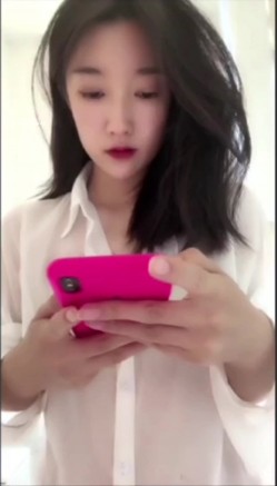 【抖音】高冷御姐『辣妈在这里』戴着肛塞自慰浴室洗澡骚舞 截图1