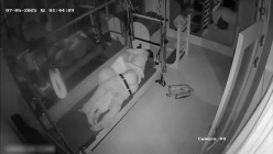 黑客破解摄像头监控偷拍 健身馆瑜伽健身教练和眼镜男幽会在练功床上做爱 截图6