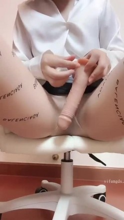 快手丝足熟女【辣菇凉三姐】双女诱惑露脸发骚勾引粉丝，各种服装尽饱眼福 截图8