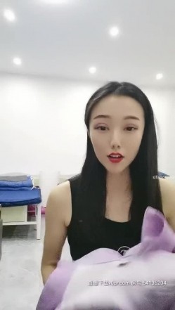 【超美御姐】臀翘大冰冰 别墅健身房，反锁门防教练进来强奸，超级想要 哥哥，我阴洞咬住你的肉棒啦，太骚了，比女优还来戏，自慰大声呻吟！ 截图3