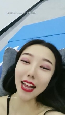 【超美御姐】臀翘大冰冰 别墅健身房，反锁门防教练进来强奸，超级想要 哥哥，我阴洞咬住你的肉棒啦，太骚了，比女优还来戏，自慰大声呻吟！ 截图8