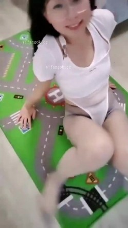 天津风骚眼镜骨科医生少妇【闪耀】露脸，与金主1对1脸穴同框自慰双洞，血脉喷张的淫语刺激 截图6