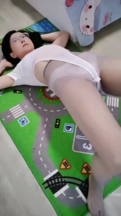 天津风骚眼镜骨科医生少妇【闪耀】露脸，与金主1对1脸穴同框自慰双洞，血脉喷张的淫语刺激 截图9