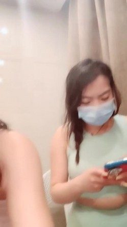 【周导的夏天】闺蜜缺钱打胎下海，勾搭按摩男，不小心露脸 截图2