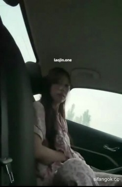 万元定制，主人给的任务，【小妹】全裸坐出租车，换衣服，司机大叔震惊了，真实刺激，全程心跳不断 截图2