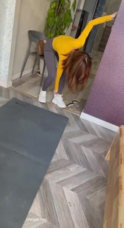 几个舞蹈培训班的学妹穿上丝袜拍摄被撕破丝袜咸猪手淫猥大胸眼镜妹被抠逼给摄影师打飞机 截图1