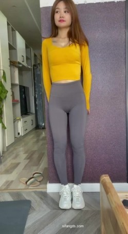 几个舞蹈培训班的学妹穿上丝袜拍摄被撕破丝袜咸猪手淫猥大胸眼镜妹被抠逼给摄影师打飞机 截图15