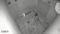 黑客破解家庭网络摄像头偷拍 极品夫妻 的日常性生活每次啪啪都需要道具插逼自慰热身再开干 截图2