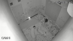 黑客破解家庭网络摄像头偷拍 极品夫妻 的日常性生活每次啪啪都需要道具插逼自慰热身再开干 截图9