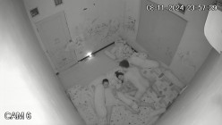 黑客破解家庭网络摄像头偷拍 极品夫妻 的日常性生活每次啪啪都需要道具插逼自慰热身再开干 截图11