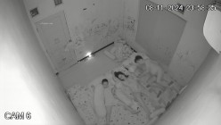 黑客破解家庭网络摄像头偷拍 极品夫妻 的日常性生活每次啪啪都需要道具插逼自慰热身再开干 截图12