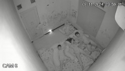黑客破解家庭网络摄像头偷拍 极品夫妻 的日常性生活每次啪啪都需要道具插逼自慰热身再开干 截图13