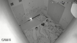 黑客破解家庭网络摄像头偷拍 极品夫妻 的日常性生活每次啪啪都需要道具插逼自慰热身再开干 截图14