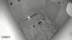 黑客破解家庭网络摄像头偷拍 极品夫妻 的日常性生活每次啪啪都需要道具插逼自慰热身再开干 截图15