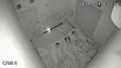 黑客破解家庭网络摄像头偷拍 极品夫妻 的日常性生活每次啪啪都需要道具插逼自慰热身再开干 截图16