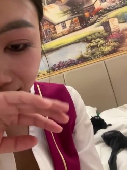 空姐被干了【优优baby】真实空姐和机长吃鸡舔穴舔脚 无套啪啪 户外 车里 截图1