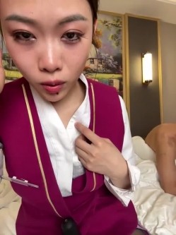 空姐被干了【优优baby】真实空姐和机长吃鸡舔穴舔脚 无套啪啪 户外 车里 截图3