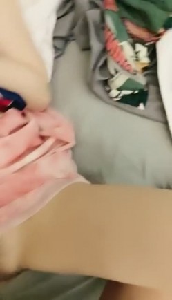 美腿漂亮妹子【南城婠】下海也几个月了，终于第一次被操，观赏性极强，长得好看又骚，跳舞骚死了，被狠操 表情很酸爽 截图13