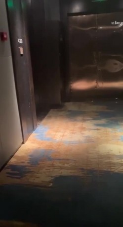 震撼流出，推特绿帽癖博主【淫妻作乐】私拍，找到相同癖好兄弟玩换妻游戏，大奶老婆送野男人肏无套开干 截图2