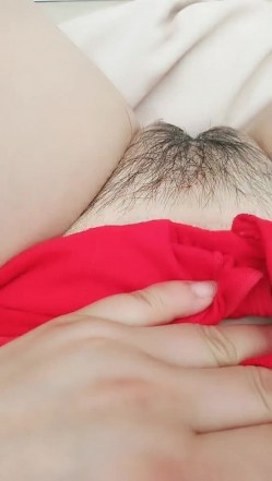 小骚逼户外勾引在工地上干活的大哥，跑到废弃的房子里就口起来，激情后入爆草抽插皮肤白皙逼逼性感，射了好多 截图10