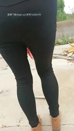 小骚逼户外勾引在工地上干活的大哥，跑到废弃的房子里就口起来，激情后入爆草抽插皮肤白皙逼逼性感，射了好多 截图12