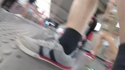 北京地铁商圈CD系列2，掀裙被小姐姐发现差点被打手，大神不怕还继续拍 截图5