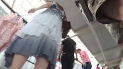 北京地铁商圈CD系列2，掀裙被小姐姐发现差点被打手，大神不怕还继续拍 截图13