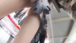 北京地铁商圈CD系列2，掀裙被小姐姐发现差点被打手，大神不怕还继续拍 截图15