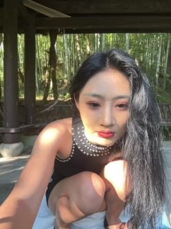 主播 so-linger 极品骚货户外直播漏出、自慰卖骚、各种大胆动作非常刺激 截图5
