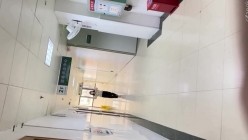 医院女厕全景偷拍走路很骚气的高跟少妇 截图3