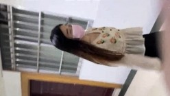 医院女厕全景偷拍走路很骚气的高跟少妇 截图8