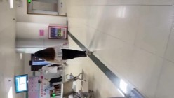 医院女厕全景偷拍走路很骚气的高跟少妇 截图11