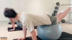 「下面有根棒棒糖」OF日常性爱私拍 截图3