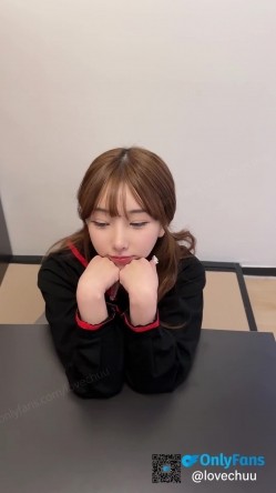 明星颜值白富美女神『츄츄_lovechuu』多人啪啪，超颜值极品女神堕落 疯狂榨精高潮浪叫 疯狂冲刺女神小蜜穴 截图3