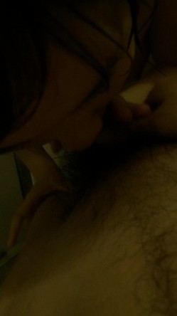 【网曝门事件】漂亮骚女友与男友性爱自拍高清流出 翘美臀后入让快点操 截图3