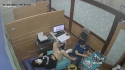 《妇产科监控破解》多位美女少妇张开大腿让医生又抠又摸检查阴道 截图9