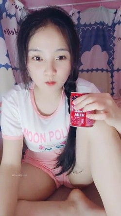 处女学生妹下海【白蔚】第一弹，初恋的感觉，完全放不开，榜一大哥在线调教 截图4