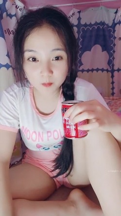 处女学生妹下海【白蔚】第一弹，初恋的感觉，完全放不开，榜一大哥在线调教 截图6