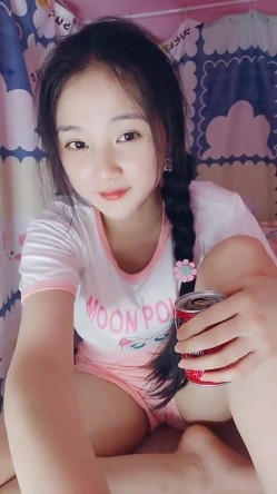 处女学生妹下海【白蔚】第一弹，初恋的感觉，完全放不开，榜一大哥在线调教 截图10