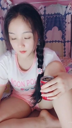 处女学生妹下海【白蔚】第一弹，初恋的感觉，完全放不开，榜一大哥在线调教 截图13