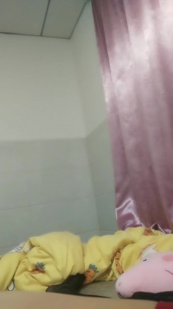 十字纹身极品美少女！黑丝袜纤细美腿！超近视角揉搓骚穴，手指插入狂扣，站立翘起美臀诱惑 截图2