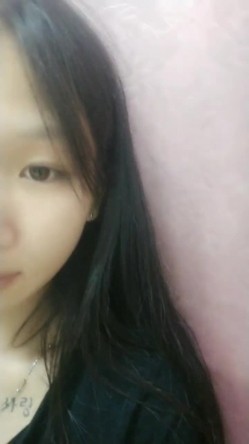 十字纹身极品美少女！黑丝袜纤细美腿！超近视角揉搓骚穴，手指插入狂扣，站立翘起美臀诱惑 截图6